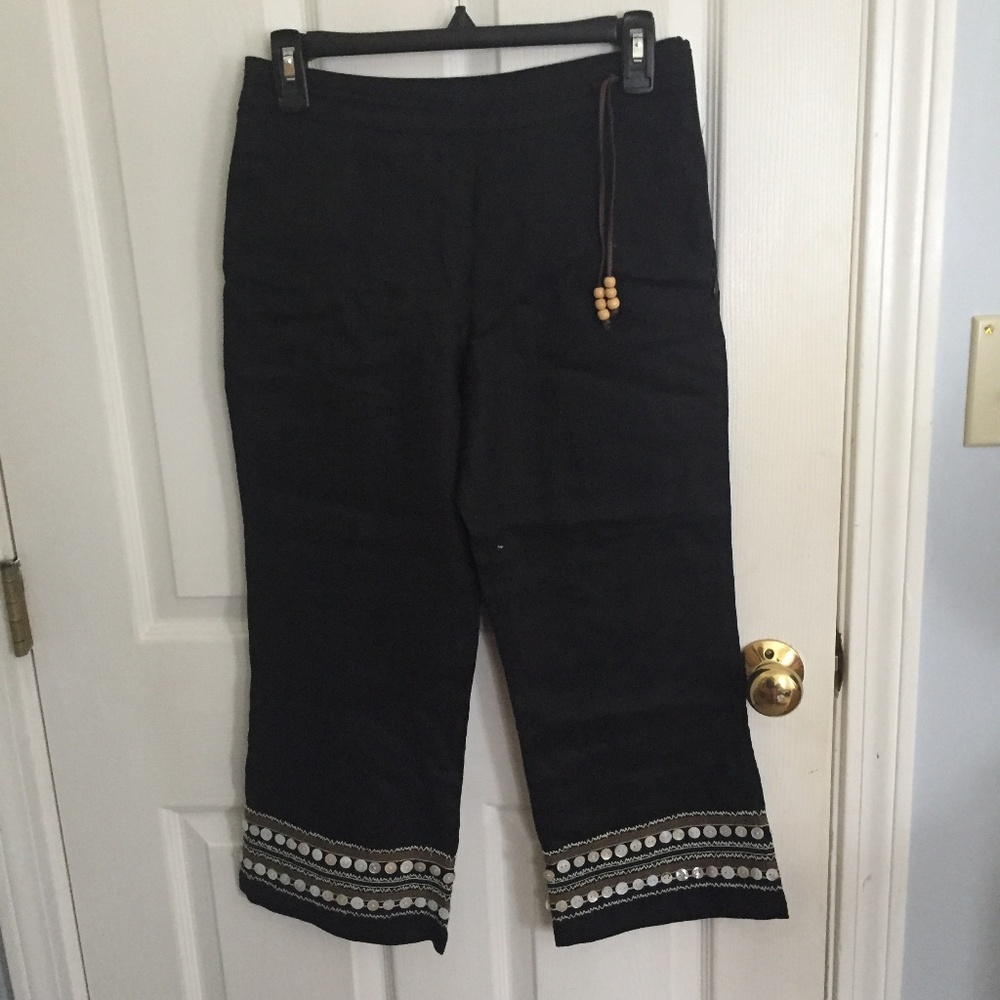 C2C Black Embellished Capris